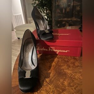Salvatore Ferragamo Dedicate Pumps Heel Bow Accents Black Satin Womens US 10.5 B